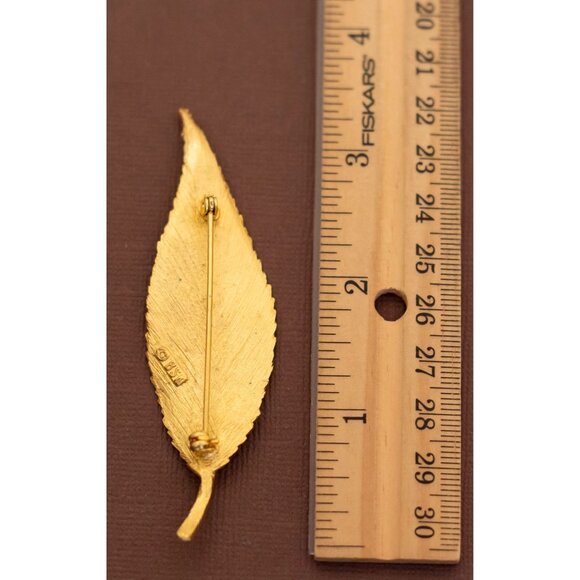 Vintage Minimalist Gold Tone Leaf Brooch by BSK - U19 - Picture 2 of 2